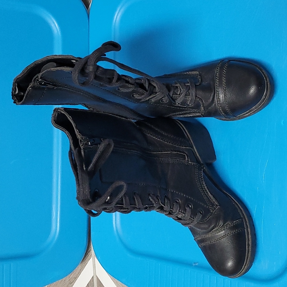 Black Midcalf Boot